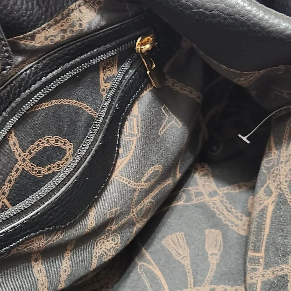 tote bags Size 15x10x5 Black Shoulder bag.   New
